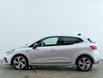 Used Renault Clio 2023 for sale - 76533080: Photo