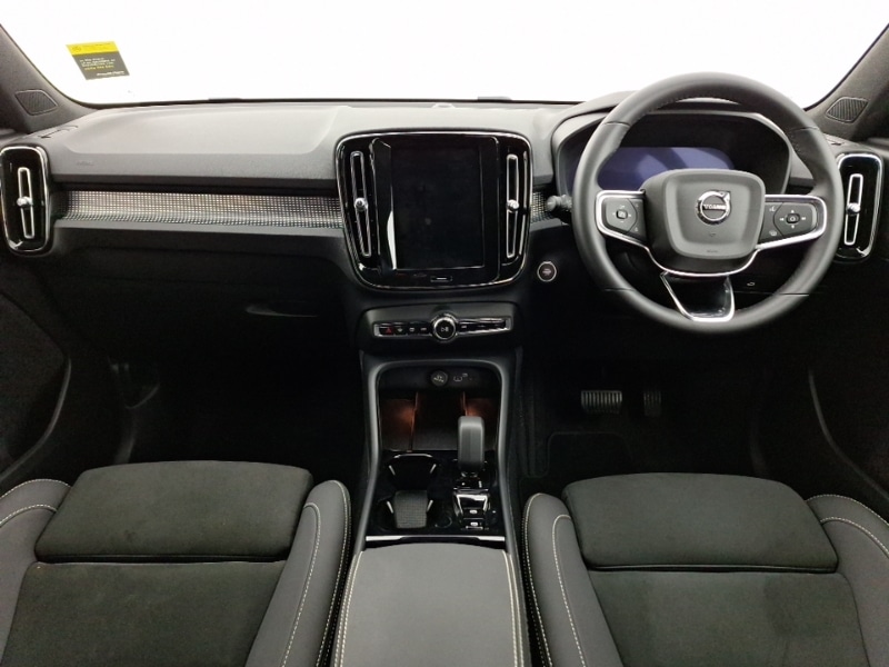 Used Volvo XC40 2024 for sale - 76683409: Photo 2
