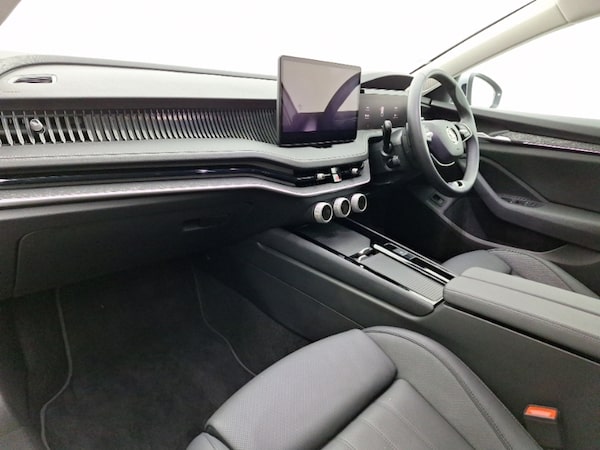 Used Skoda Superb 2024 for sale - 75745651: Photo 5