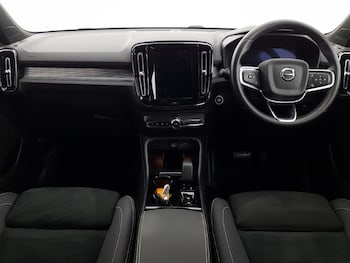 Used Volvo XC40 2024 for sale - 75976894: Photo 2