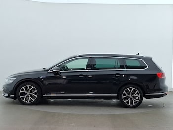 Used Volkswagen Passat 2023 for sale - 79171105: Photo