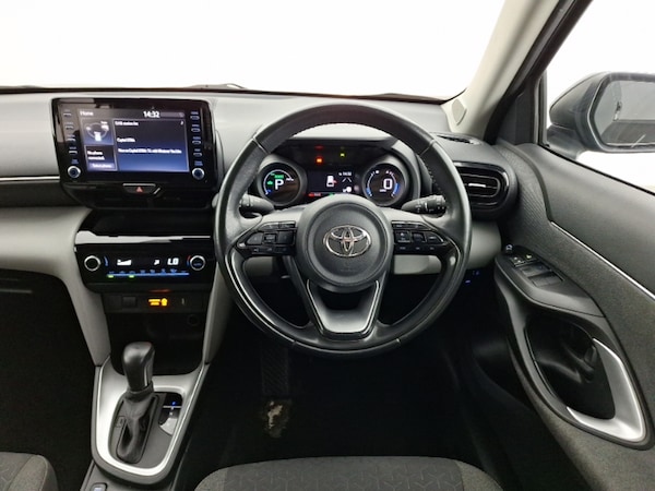 Used Toyota Yaris Cross 2022 for sale - 75622054: Photo 2