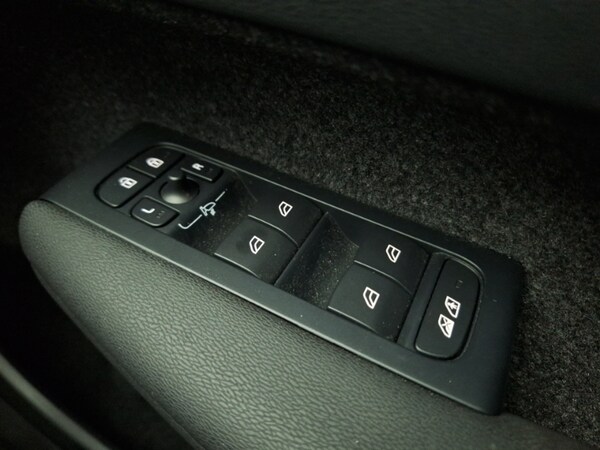 Used Volvo XC40 2023 for sale - 75640592: Photo 18