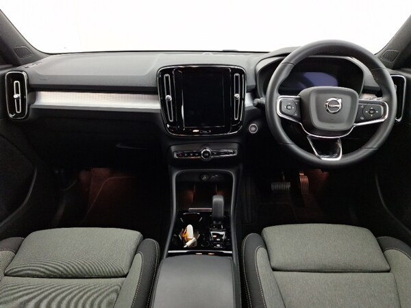Used Volvo XC40 2023 for sale - 75640592: Photo 2