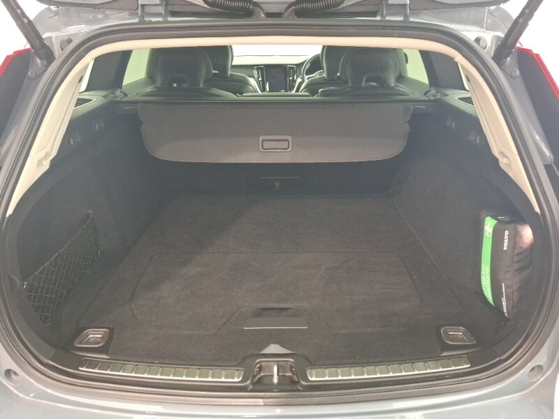 Used Volvo V60 2022 for sale - 77405460: Photo 8