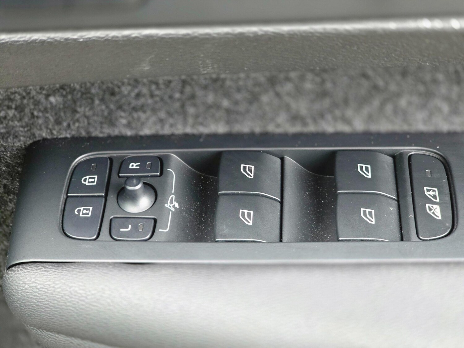 Used Volvo EX40 for sale - 77908970: Photo 28