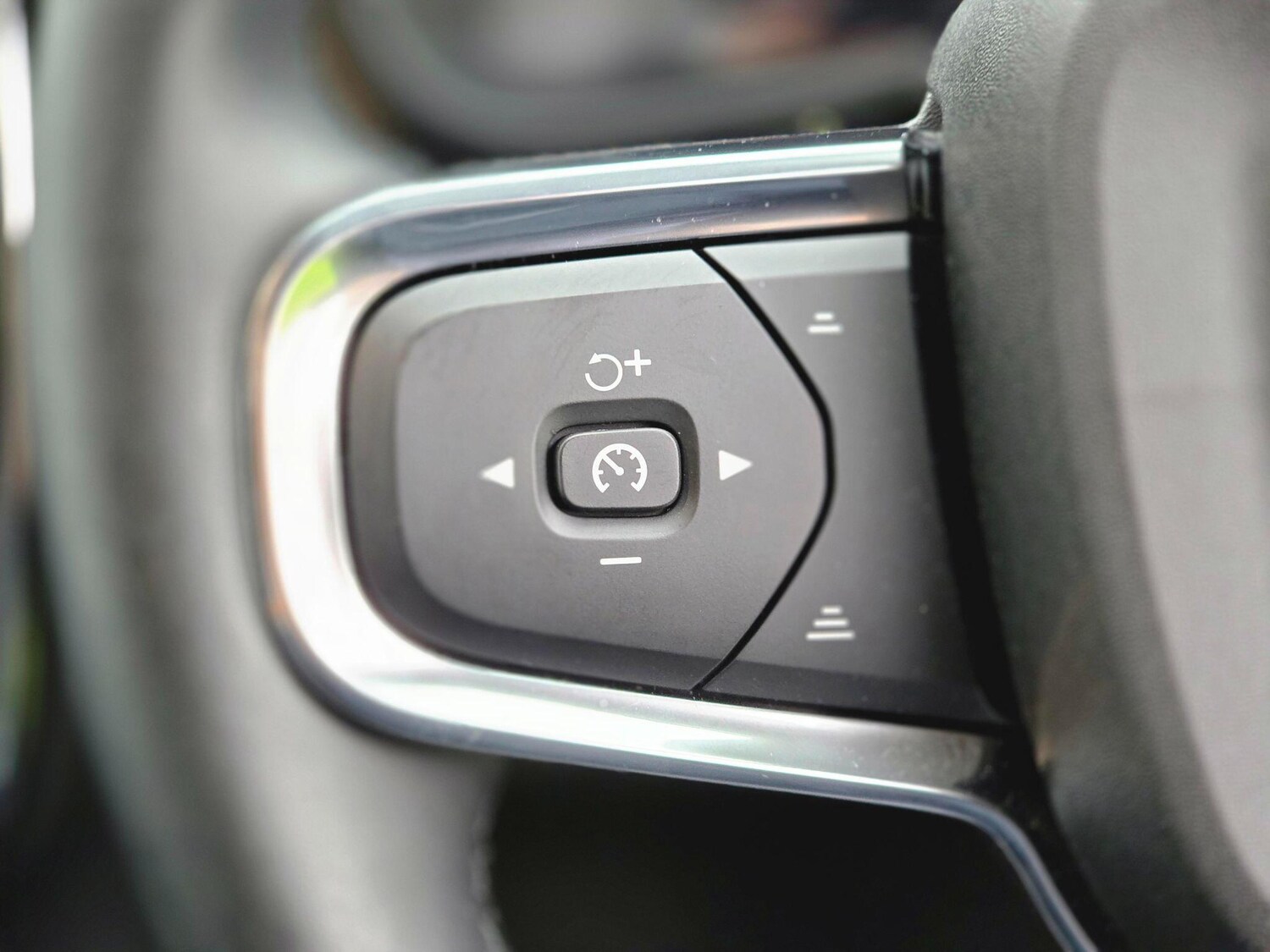 Used Volvo EX40 for sale - 77908970: Photo 32