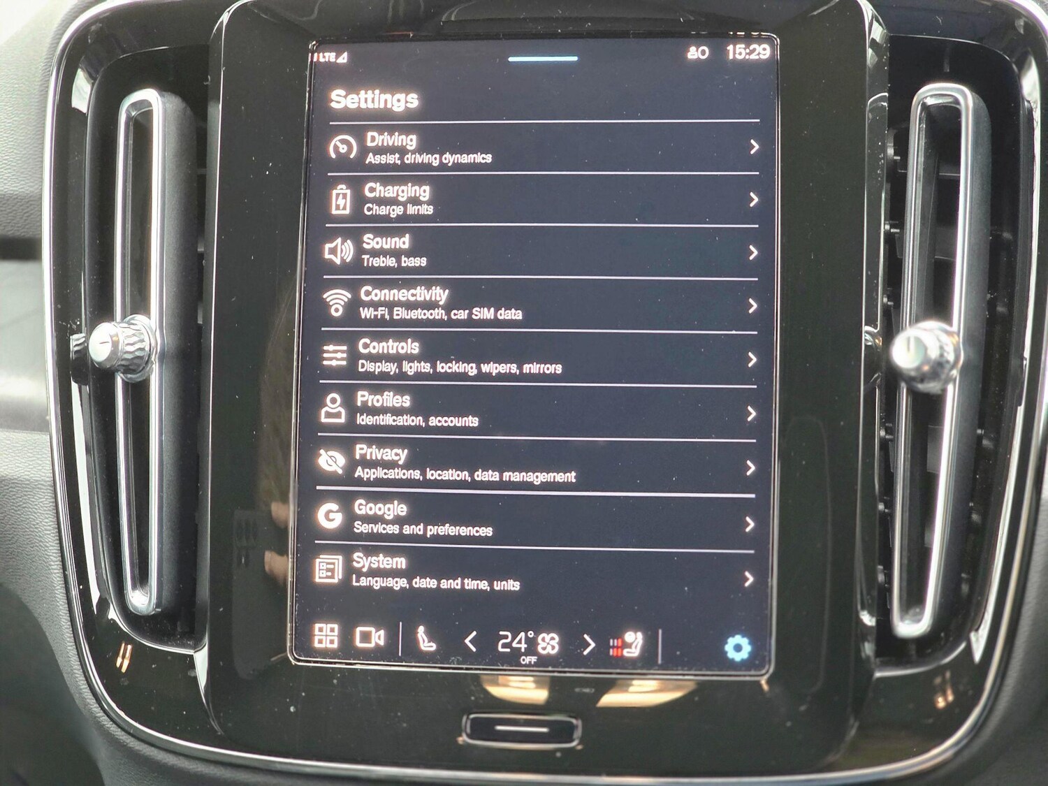 Used Volvo EX40 for sale - 77908970: Photo 43