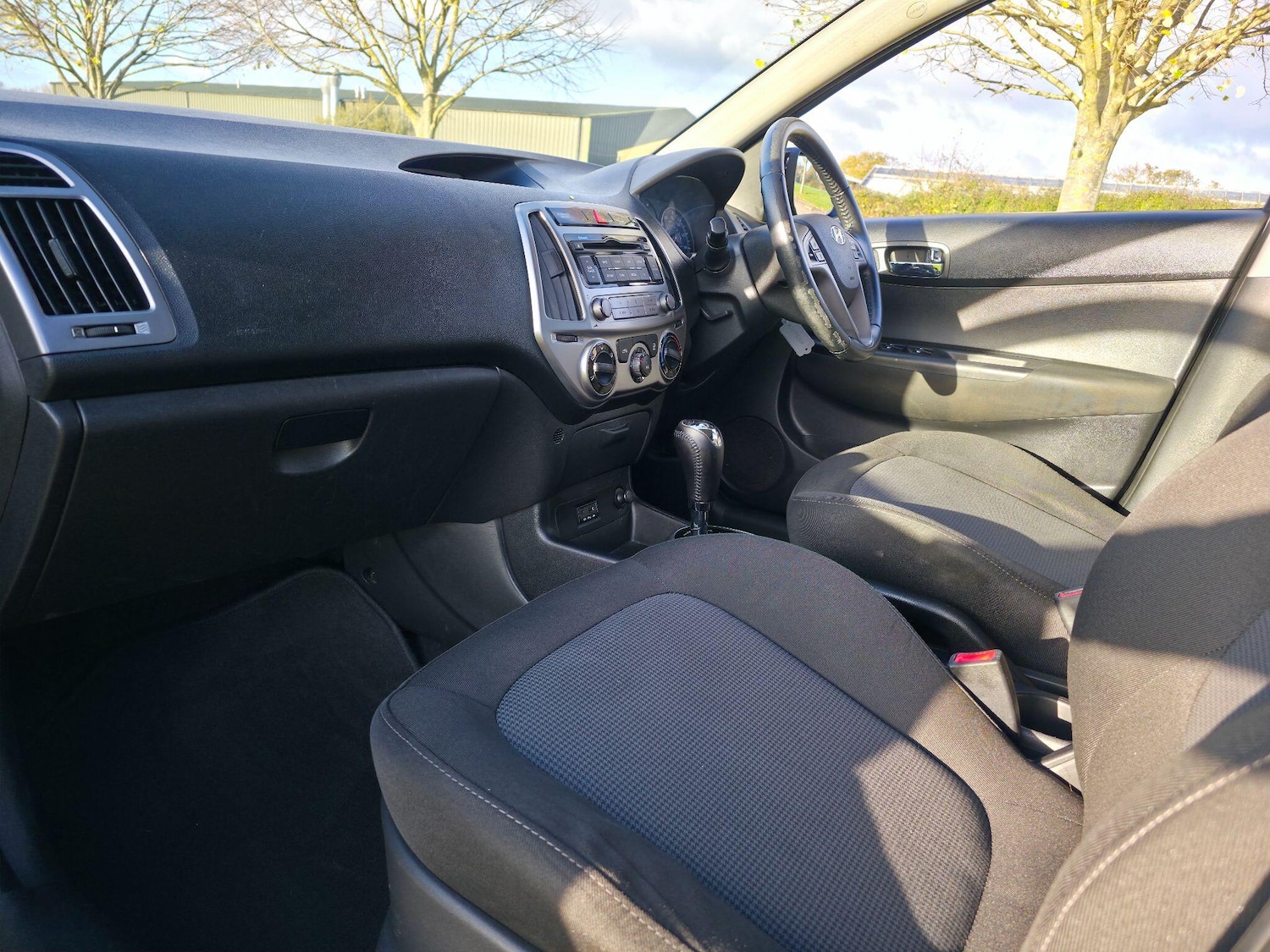 Used Hyundai i20 2014 for sale - 76608062: Photo 24