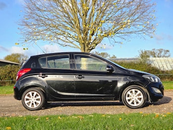 Used Hyundai i20 2014 for sale - 76608062: Photo