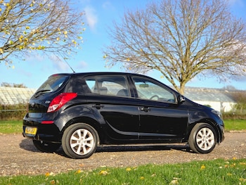 Used Hyundai i20 2014 for sale - 76608062: Photo