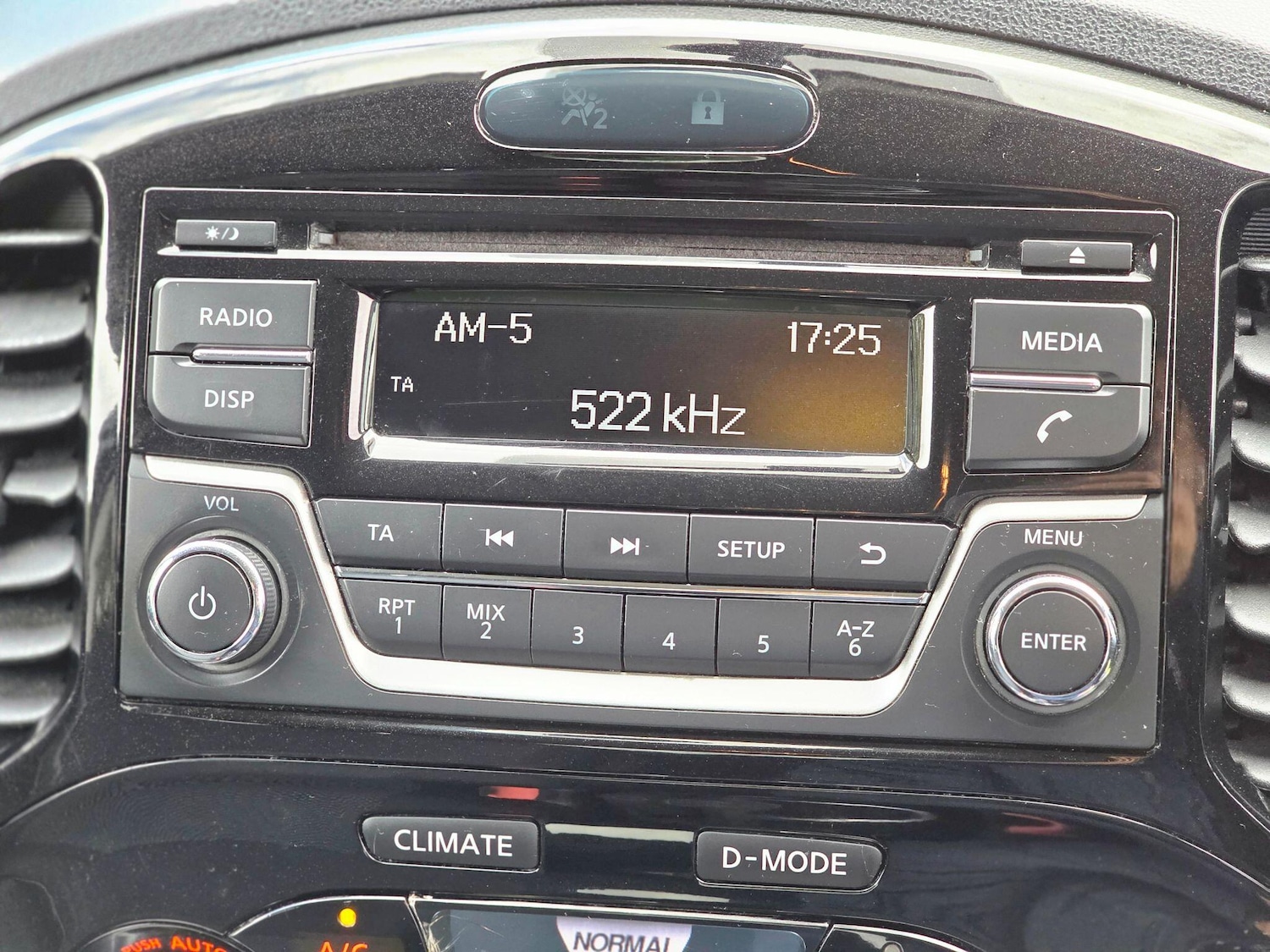 Used Nissan Juke 2015 for sale - 76084217: Photo 41