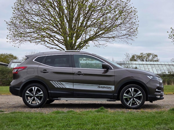 Used Nissan Qashqai 2017 for sale - 74323605: Photo 2