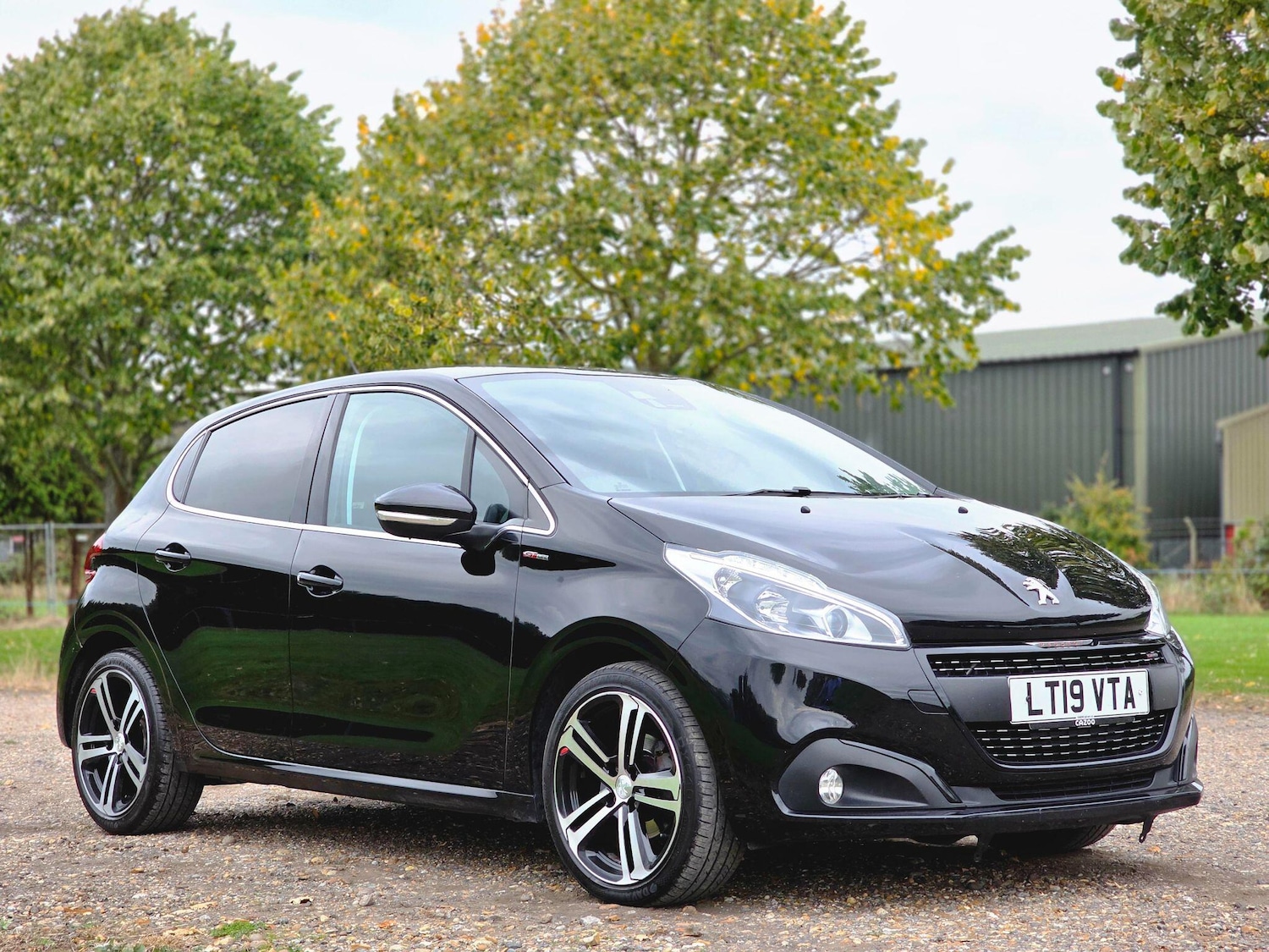 Used Peugeot 208 2019 for sale - 76136067: Photo 2