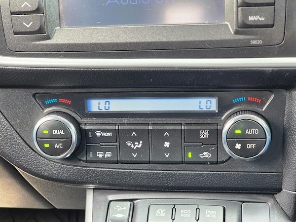 Used Toyota Auris 2014 for sale - 75023395: Photo 37