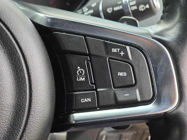Used Jaguar F-Pace 2016 for sale - 74686369: Photo 32