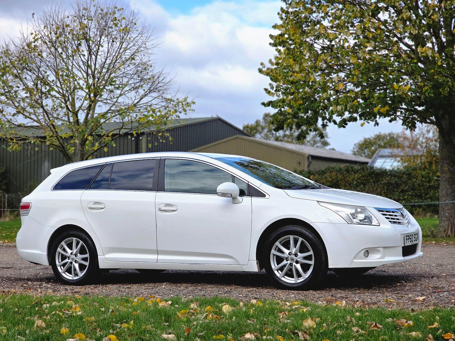 Used Toyota Avensis 2010 for sale - 76388121: Photo 2