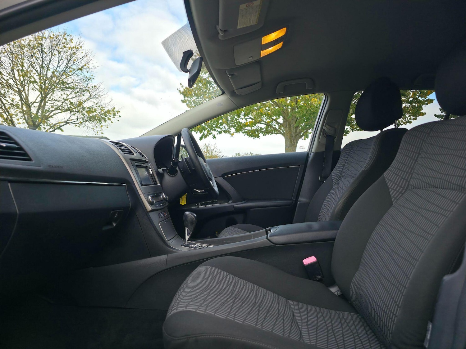 Used Toyota Avensis 2010 for sale - 76388121: Photo 22