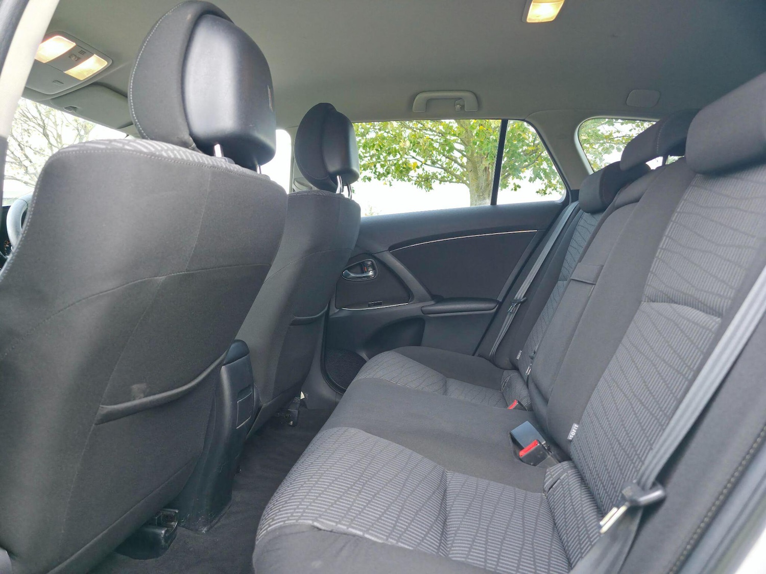 Used Toyota Avensis 2010 for sale - 76388121: Photo 24