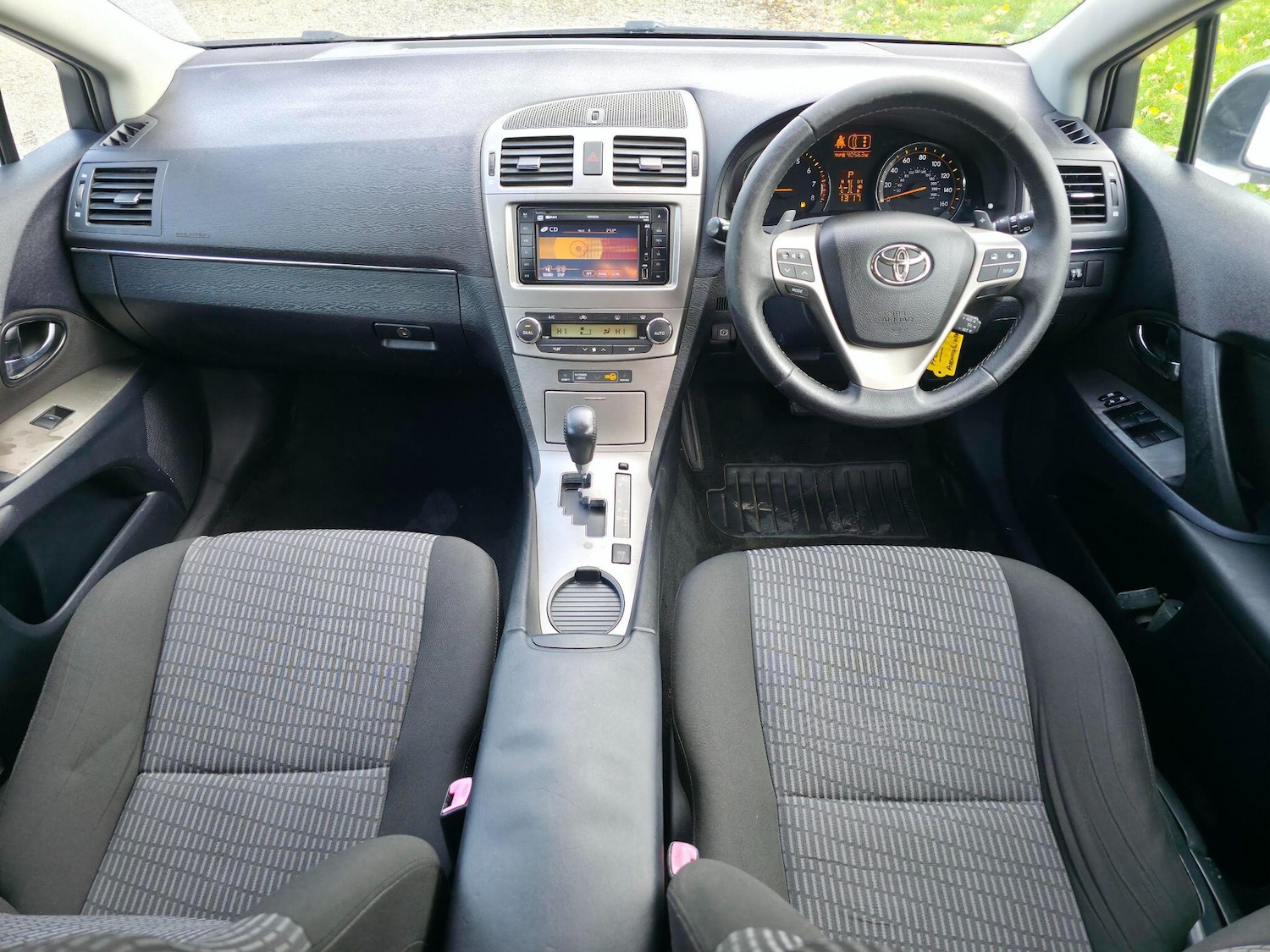 Used Toyota Avensis 2010 for sale - 76388121: Photo 26