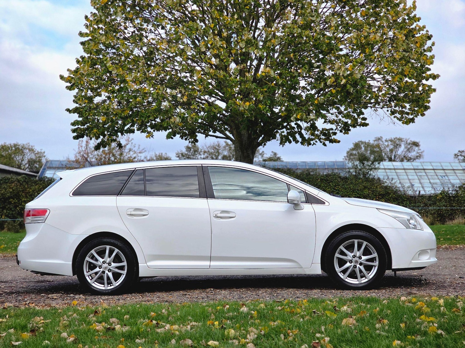 Used Toyota Avensis 2010 for sale - 76388121: Photo 3