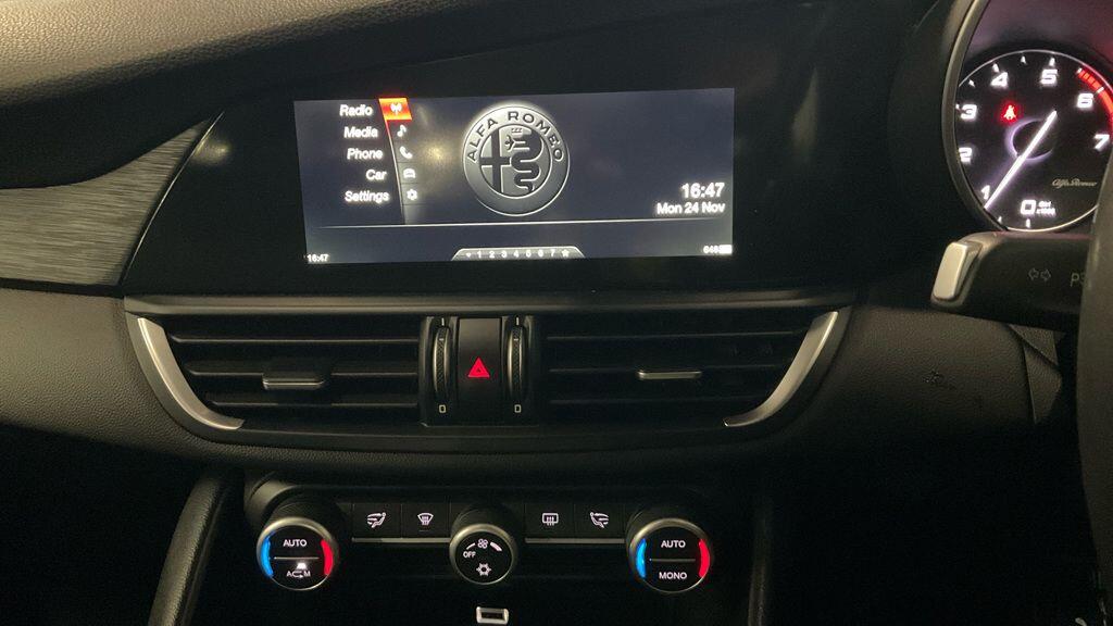 Used Alfa Romeo Giulia 2017 for sale - 76743317: Photo 10