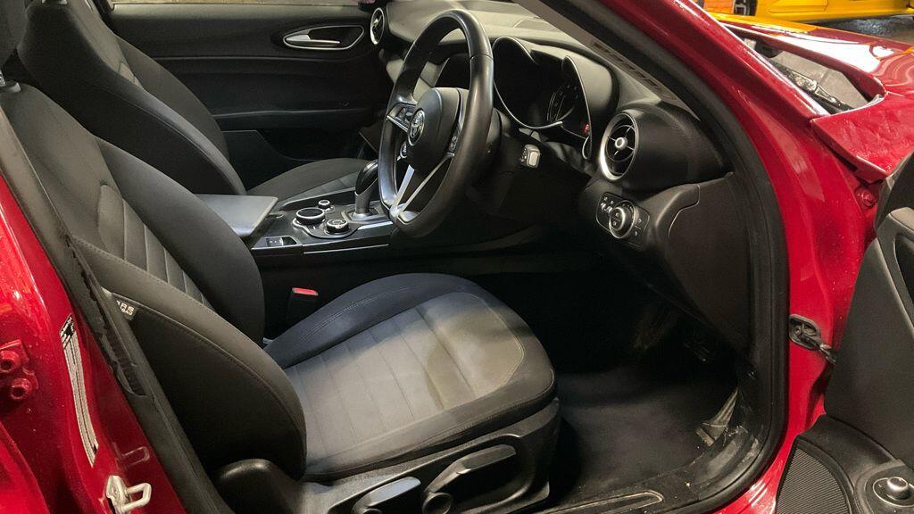 Used Alfa Romeo Giulia 2017 for sale - 76743317: Photo 8