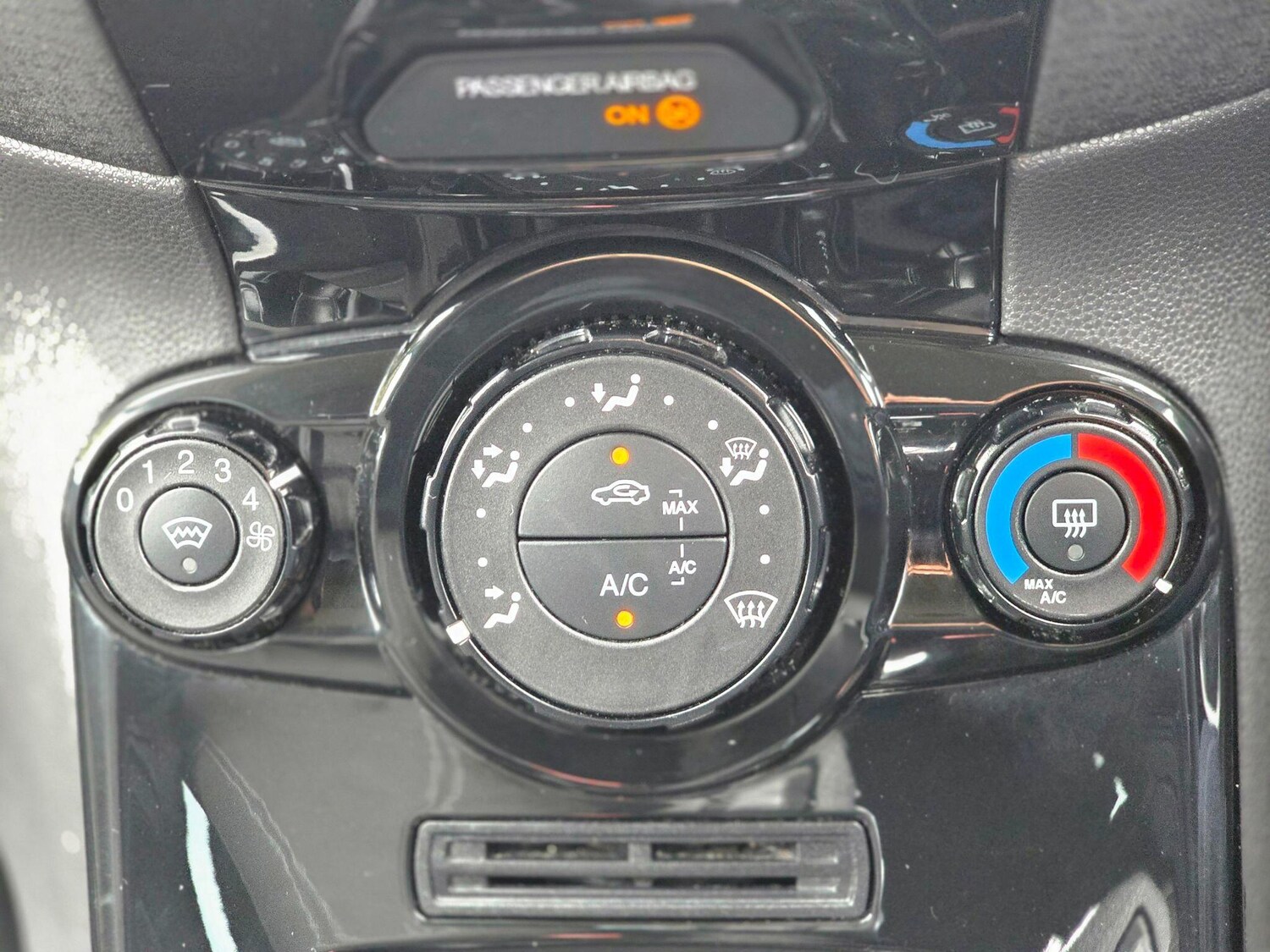 Used Ford Fiesta 2014 for sale - 76135956: Photo 40