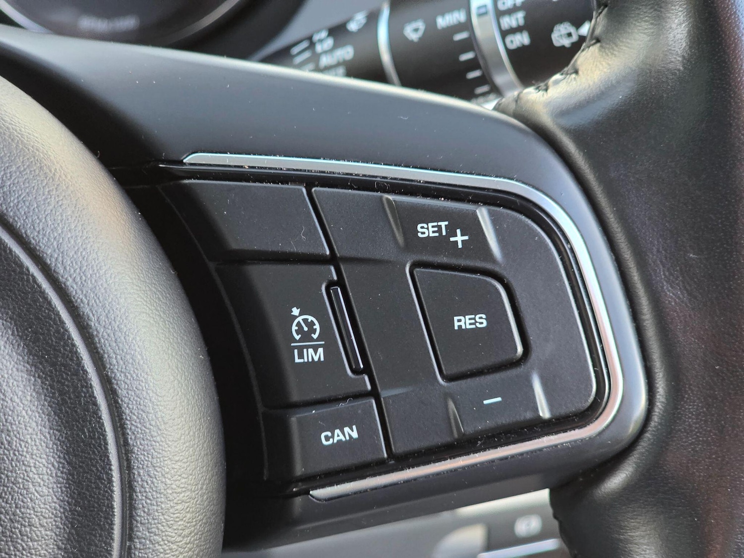 Used Jaguar E-Pace 2018 for sale - 77267422: Photo 41