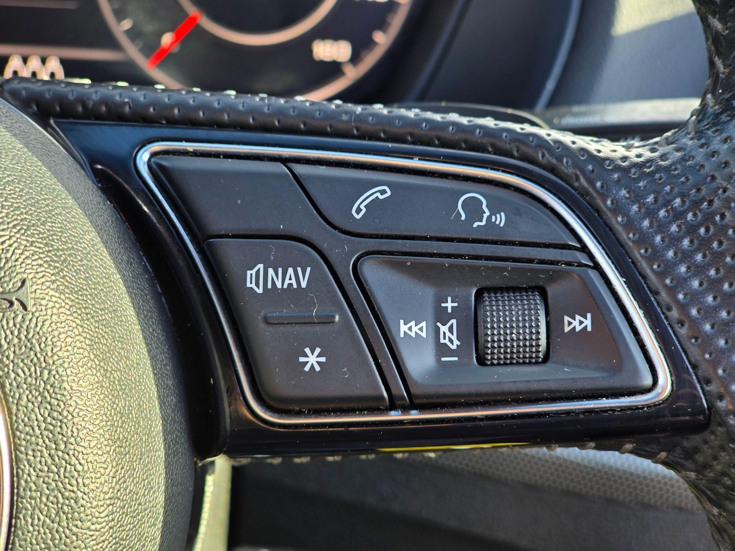 Used Audi Q2 2016 for sale - 76997327: Photo 34