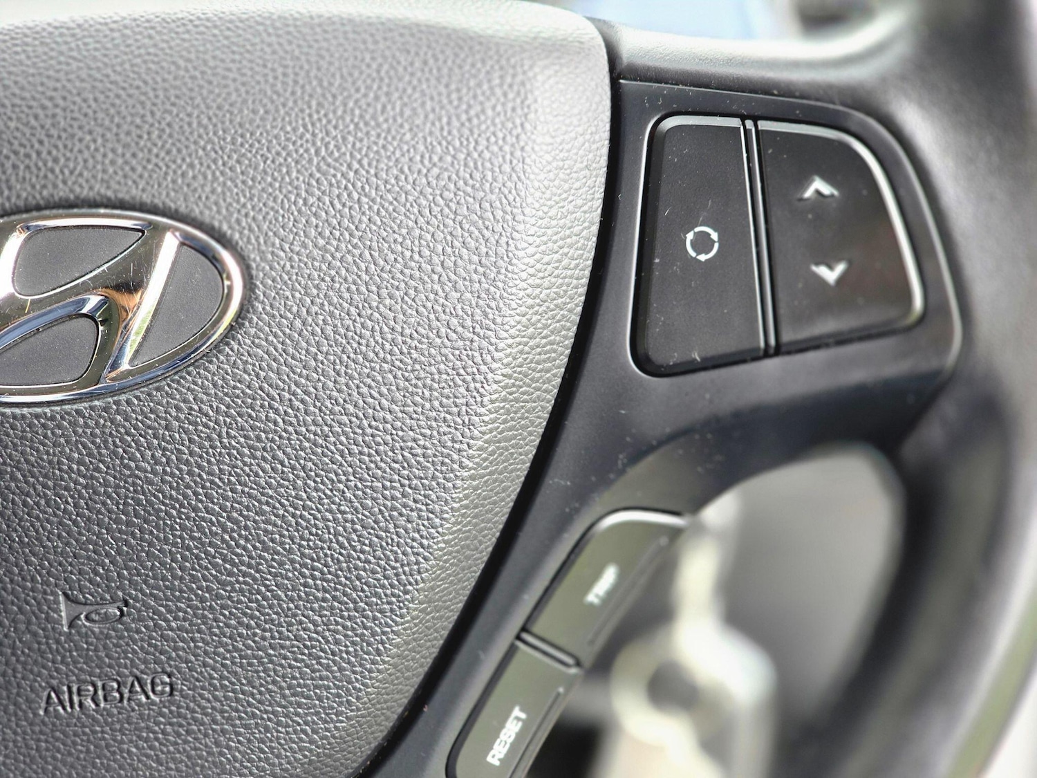 Used Hyundai i10 2016 for sale - 76988418: Photo 36