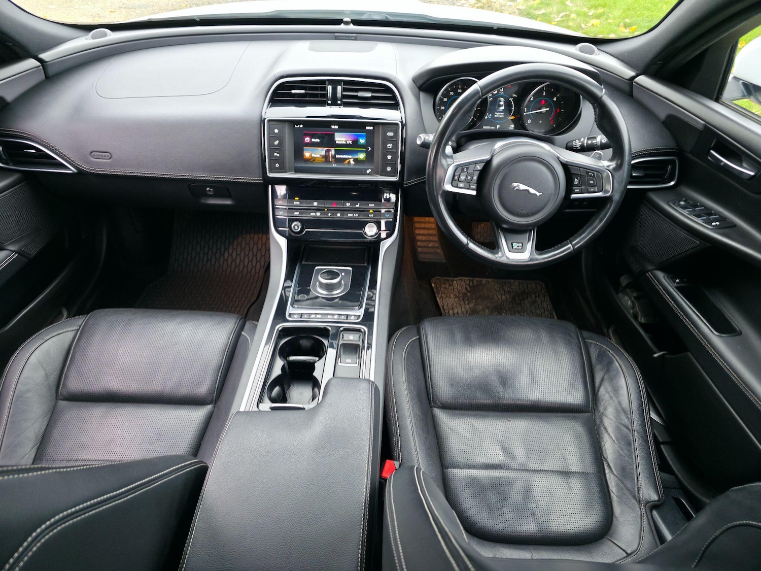 Used Jaguar XE 2017 for sale - 76632800: Photo 27