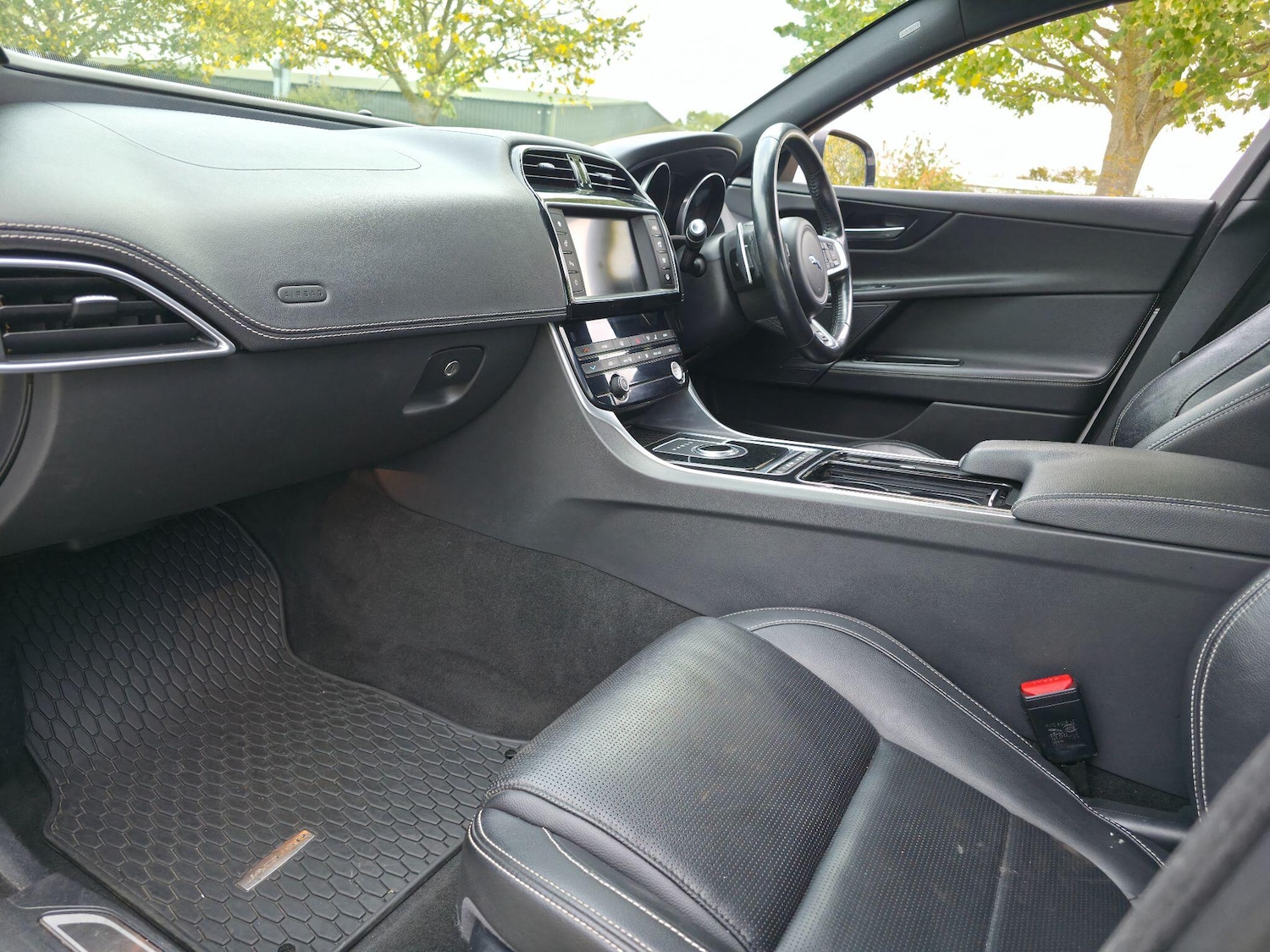 Used Jaguar XE 2017 for sale - 76632800: Photo 30