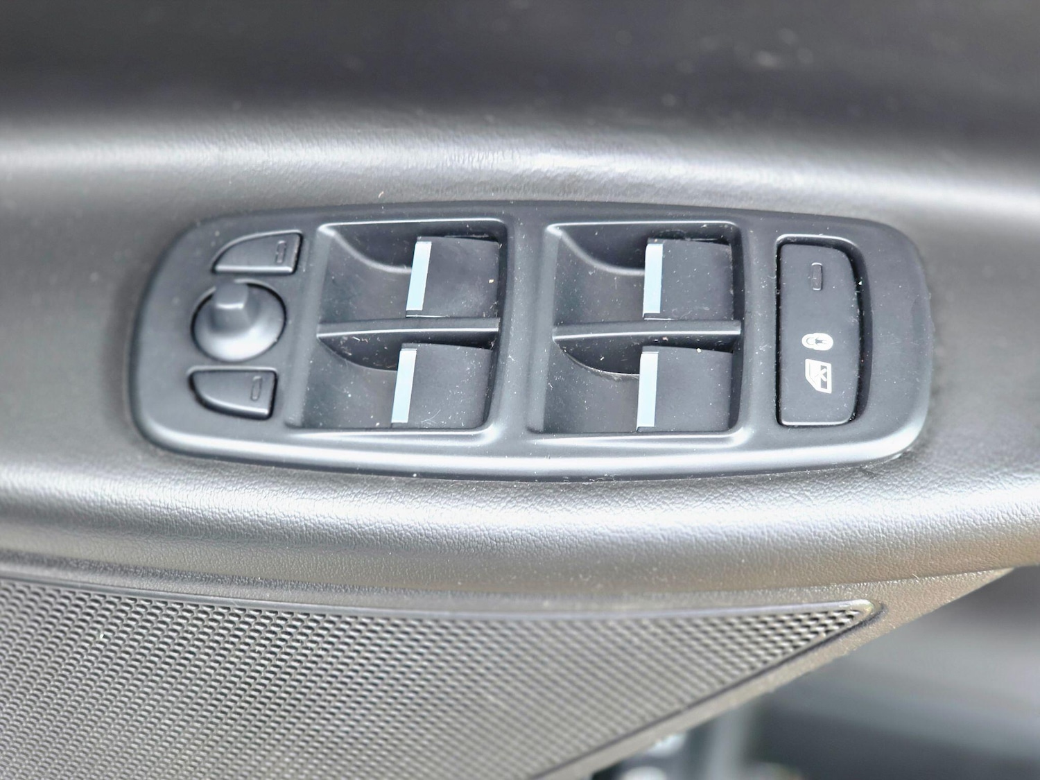 Used Jaguar XE 2017 for sale - 76632800: Photo 35