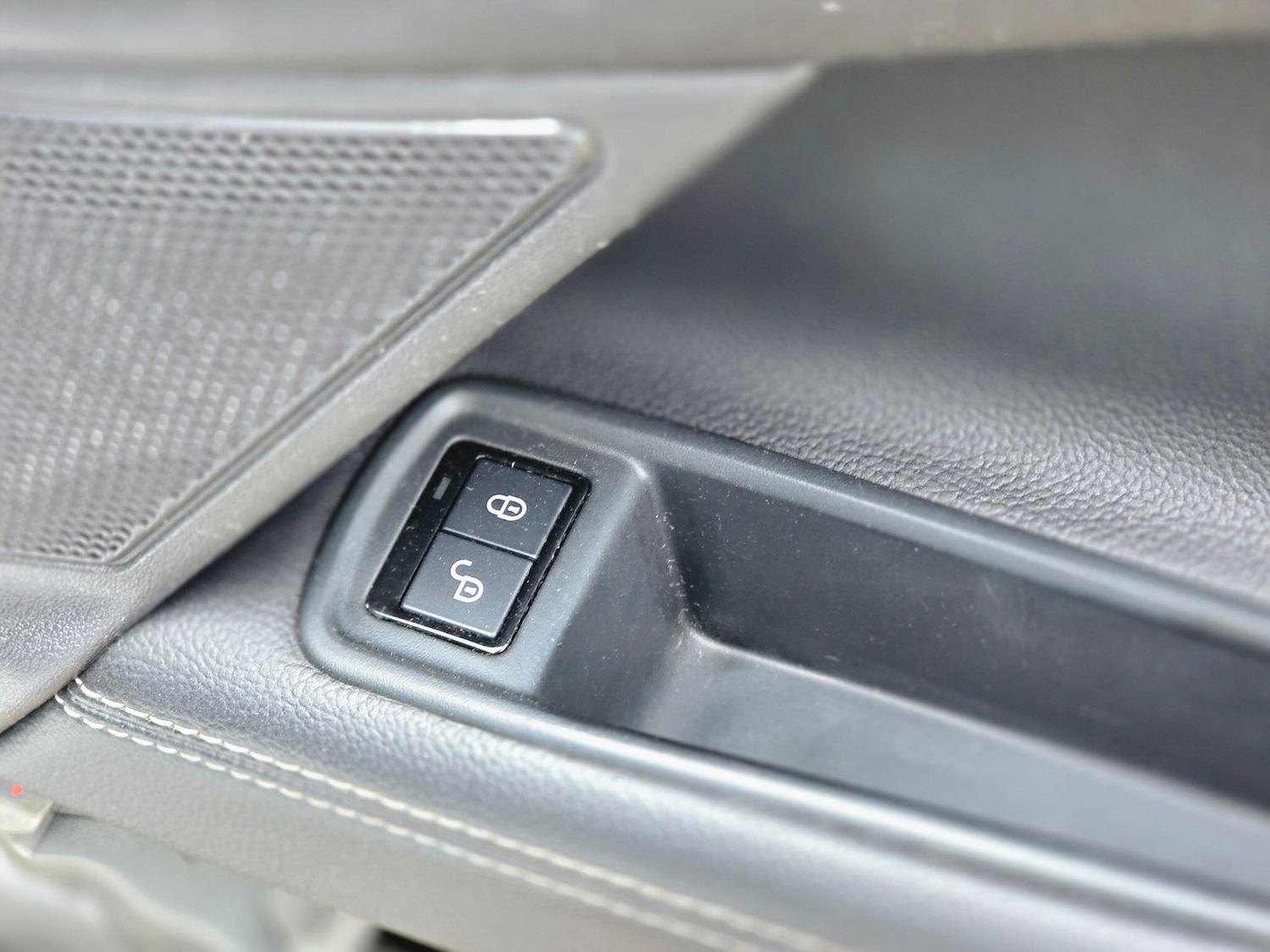 Used Jaguar XE 2017 for sale - 76632800: Photo 36