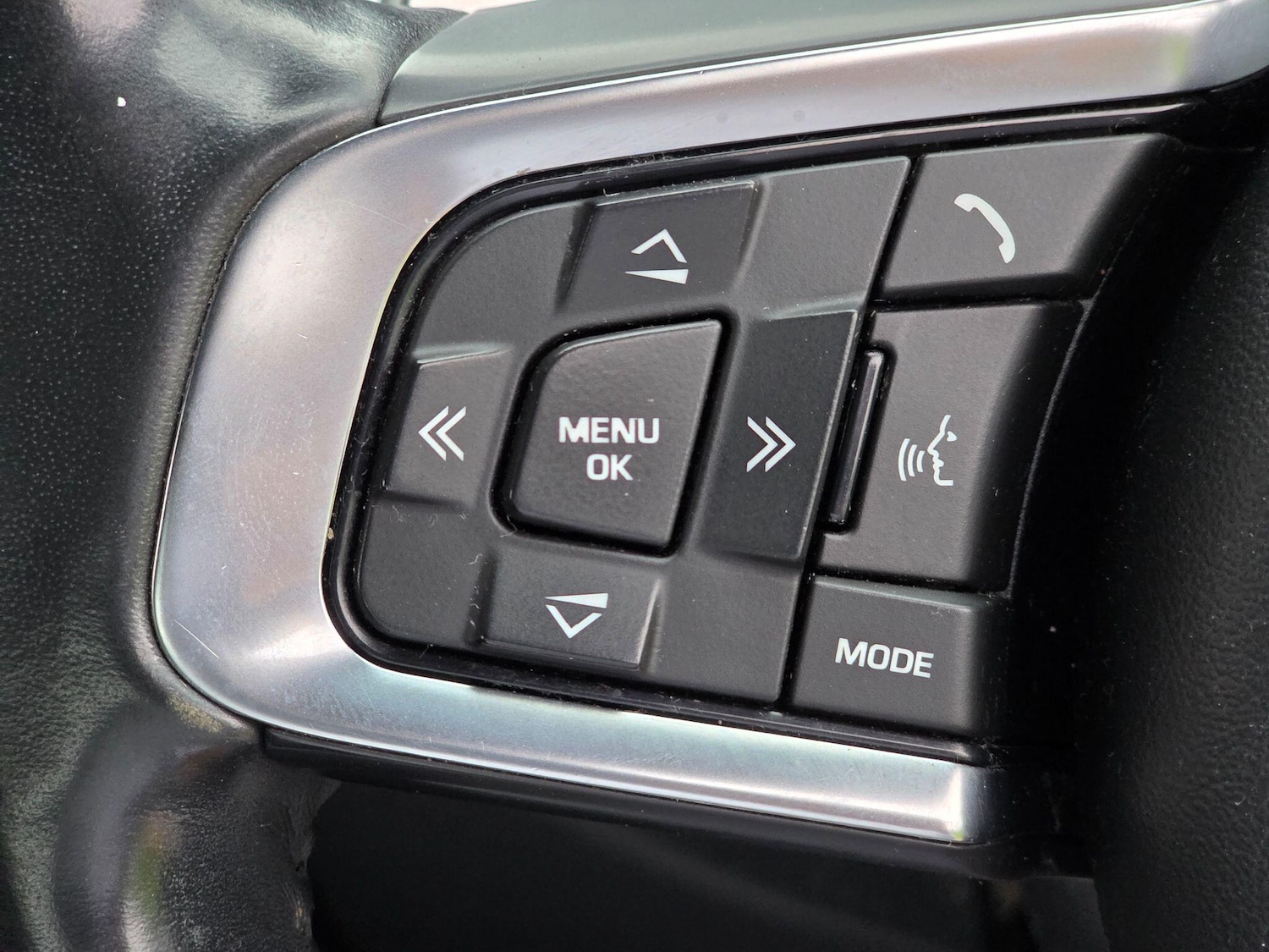 Used Jaguar XE 2017 for sale - 76632800: Photo 40