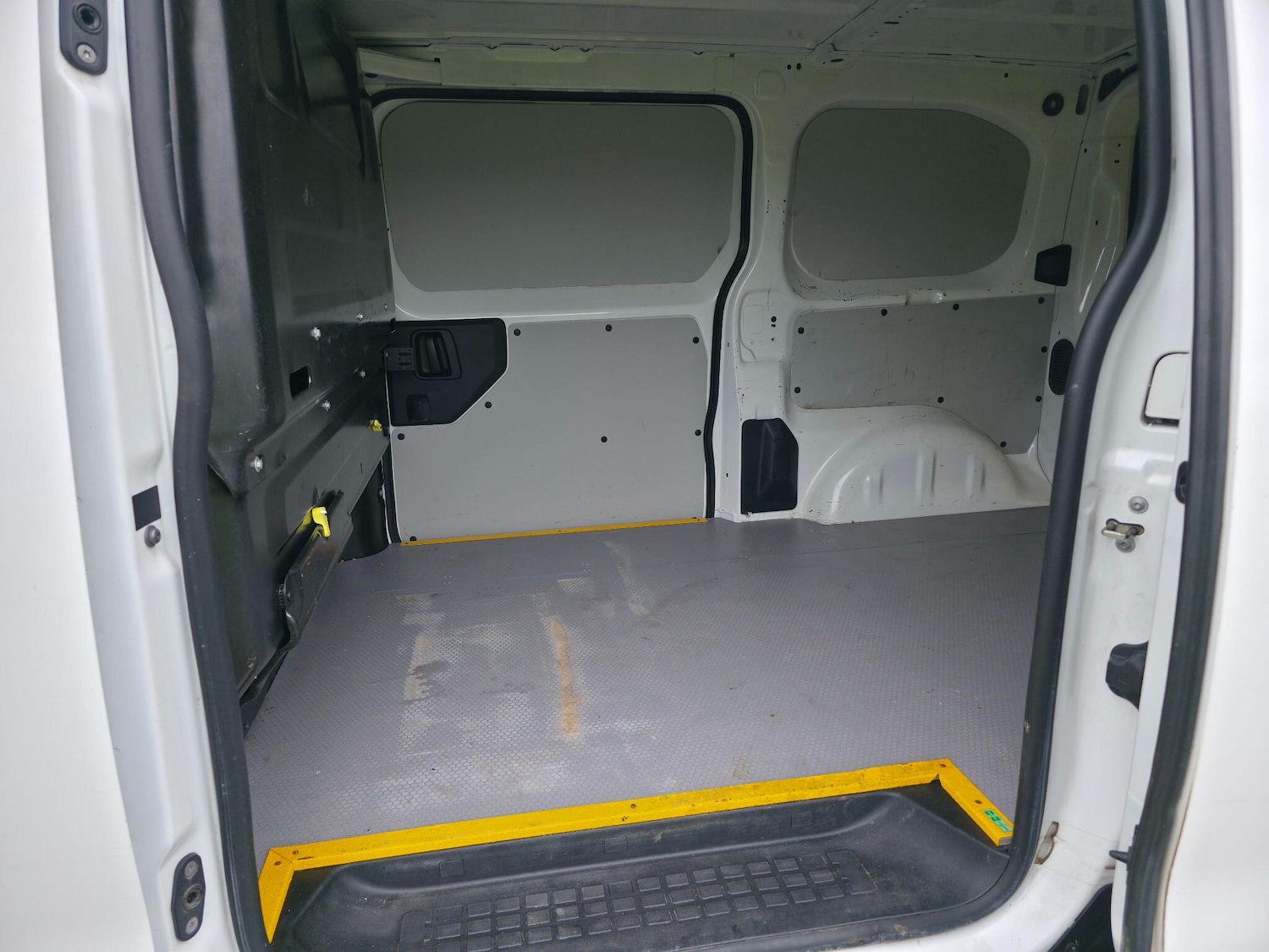 Used Peugeot Expert 2021 for sale - 77909822: Photo 34