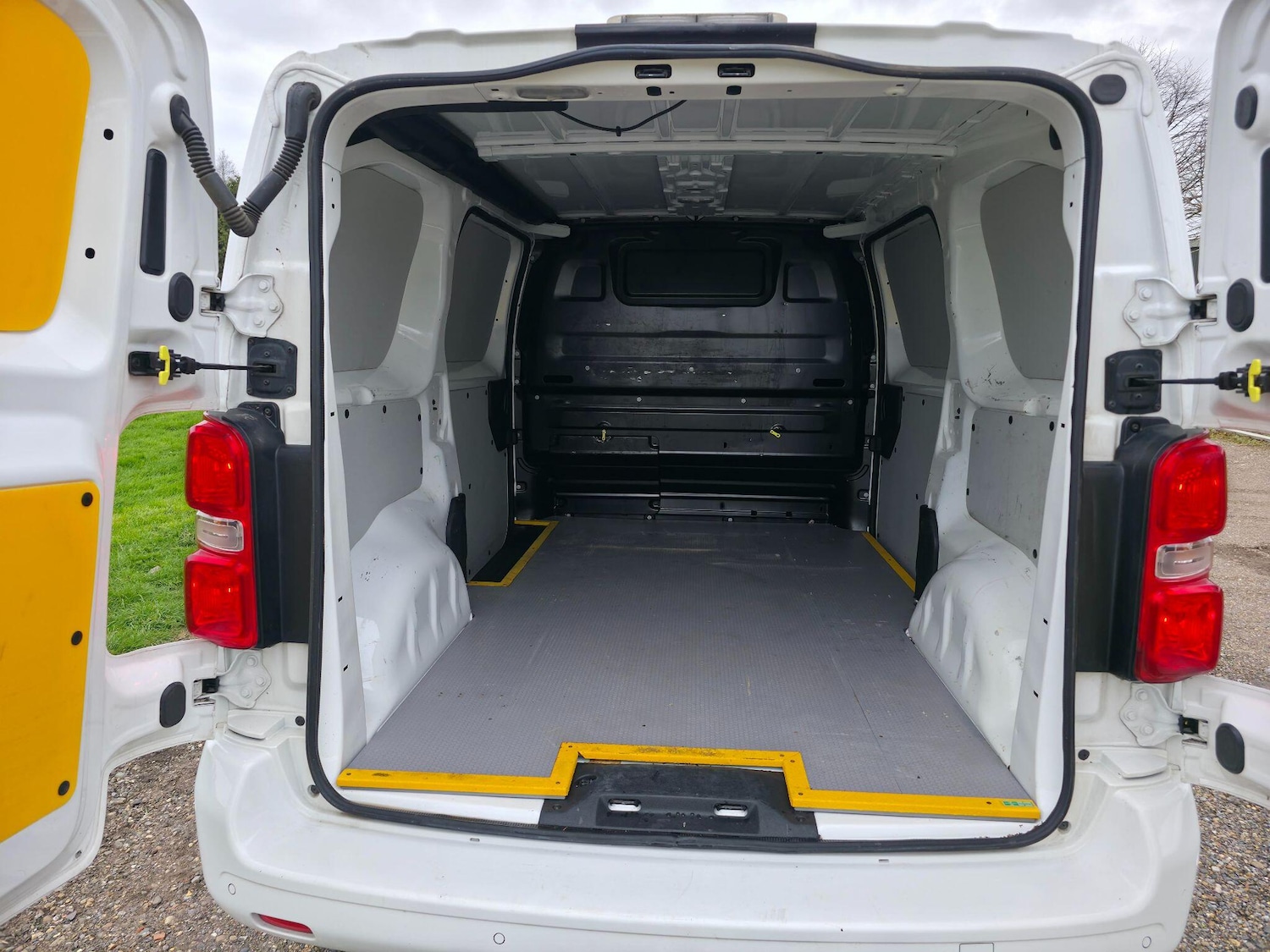 Used Peugeot Expert 2021 for sale - 77909822: Photo 36