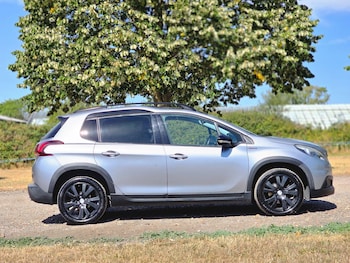 Used Peugeot 2008 2017 for sale - 79508668: Photo