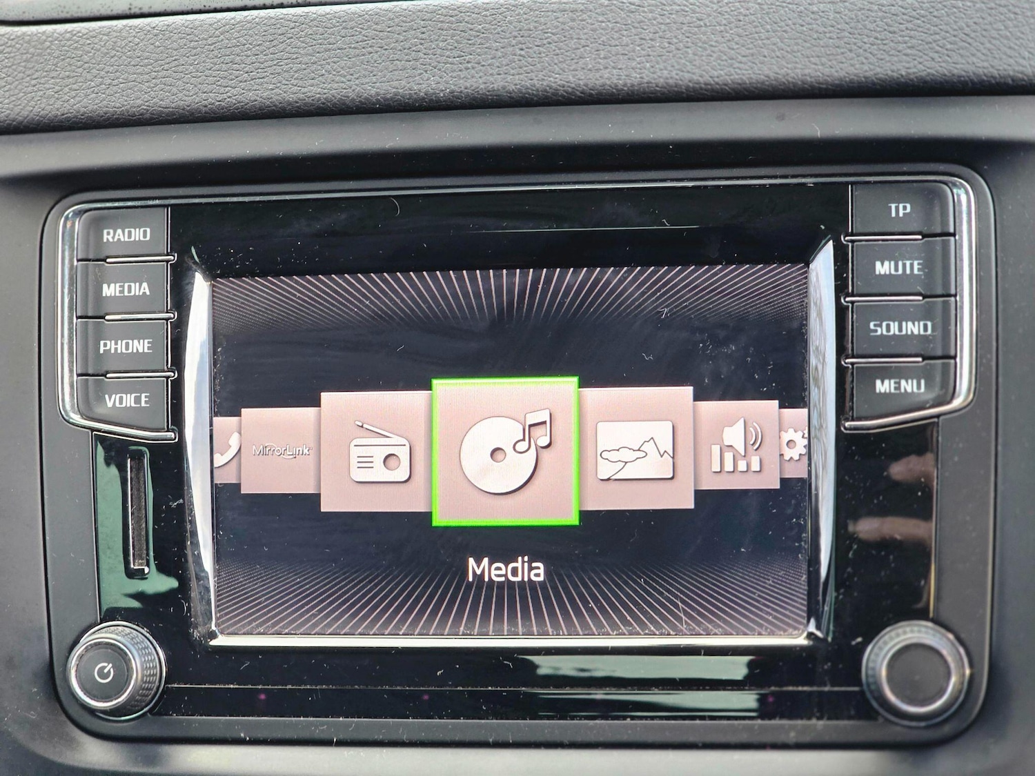 Used Skoda Yeti 2015 for sale - 77254790: Photo 34