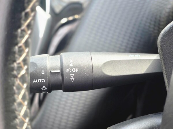 Used Peugeot 2008 2018 for sale - 75552680: Photo 35