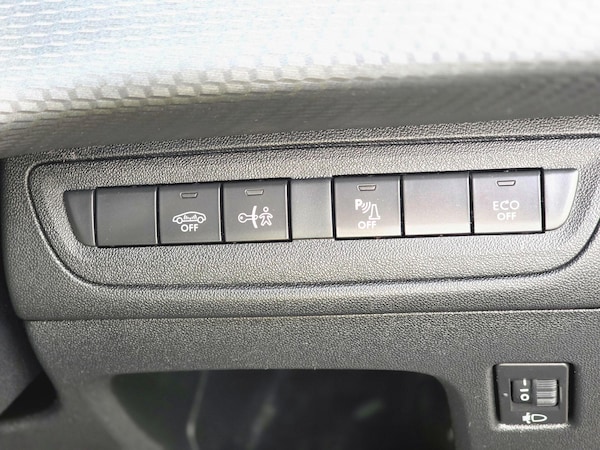 Used Peugeot 2008 2018 for sale - 75552680: Photo 38