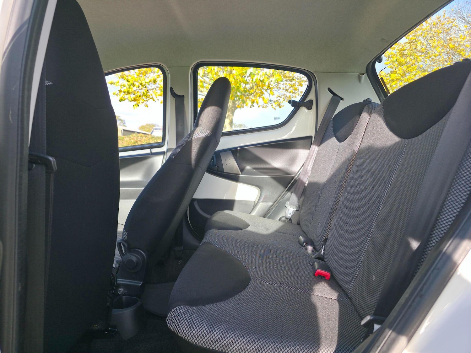 Used Toyota AYGO 2014 for sale - 76269903: Photo 24