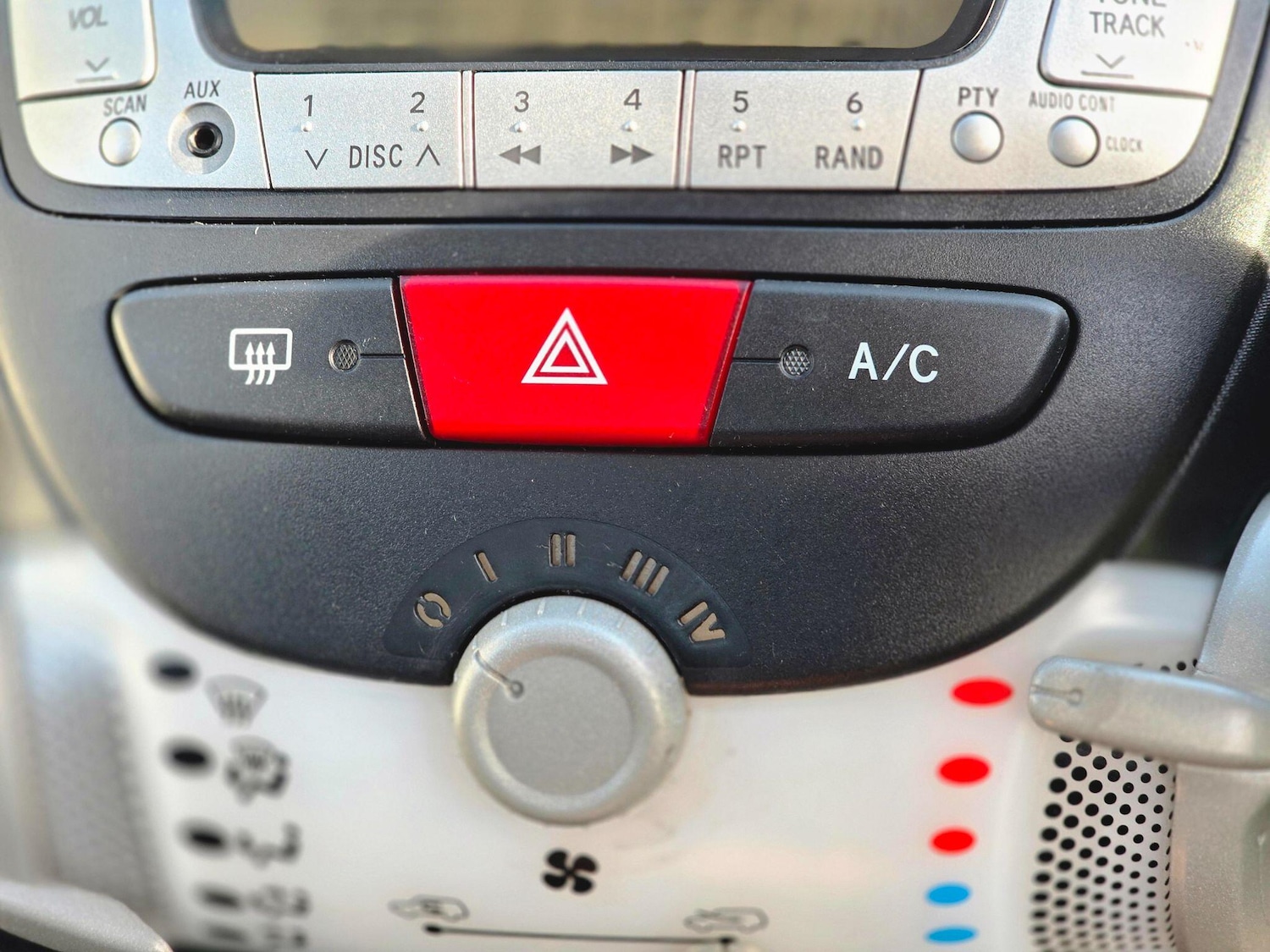 Used Toyota AYGO 2014 for sale - 76269903: Photo 34