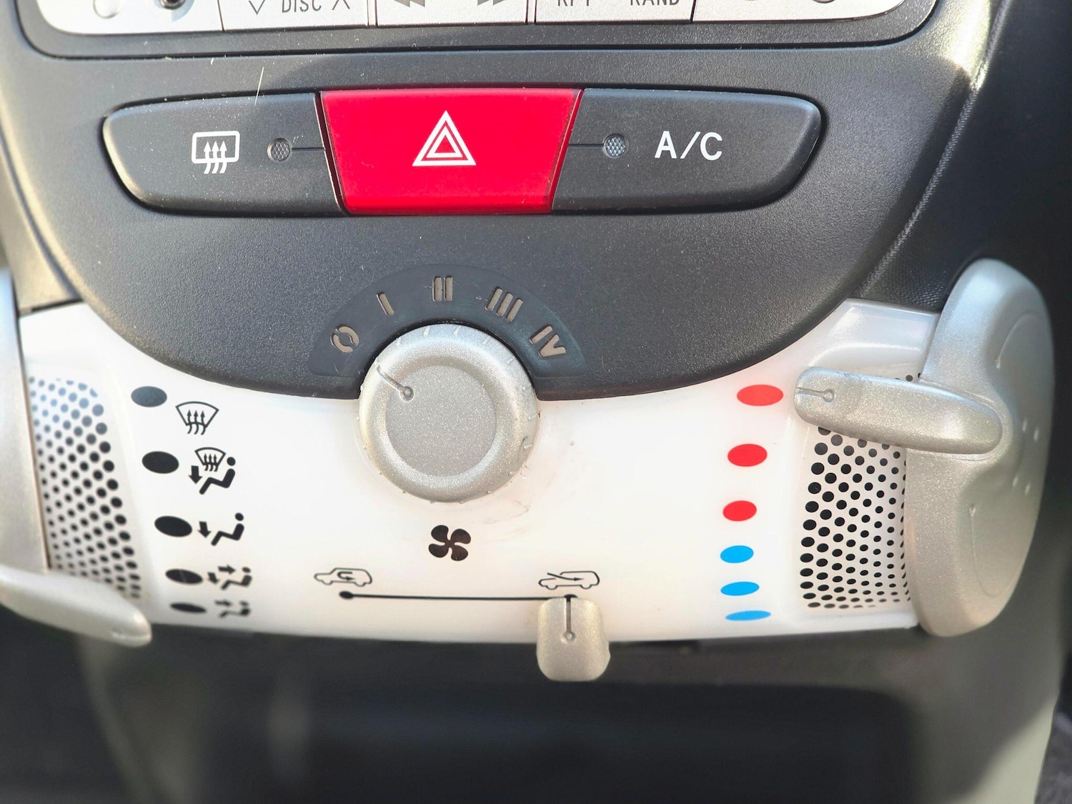 Used Toyota AYGO 2014 for sale - 76269903: Photo 35