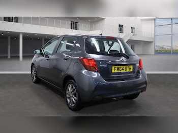 Used Toyota Yaris 2015 for sale - 77229318: Photo