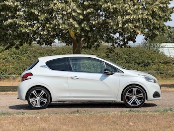 Used Peugeot 208 2015 for sale - 79544140: Photo