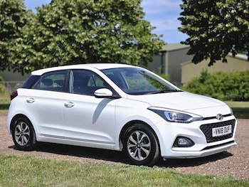 Used Hyundai i20 2018 for sale - 79011861: Photo