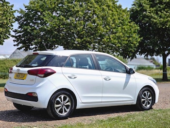 Used Hyundai i20 2018 for sale - 79011861: Photo