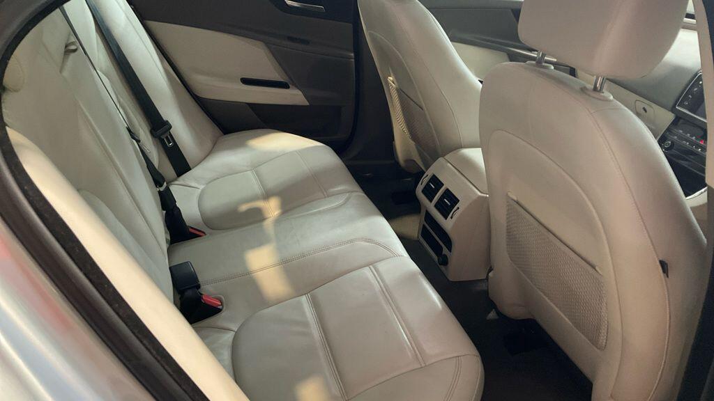 Used Jaguar XE 2015 for sale - 77598815: Photo 7